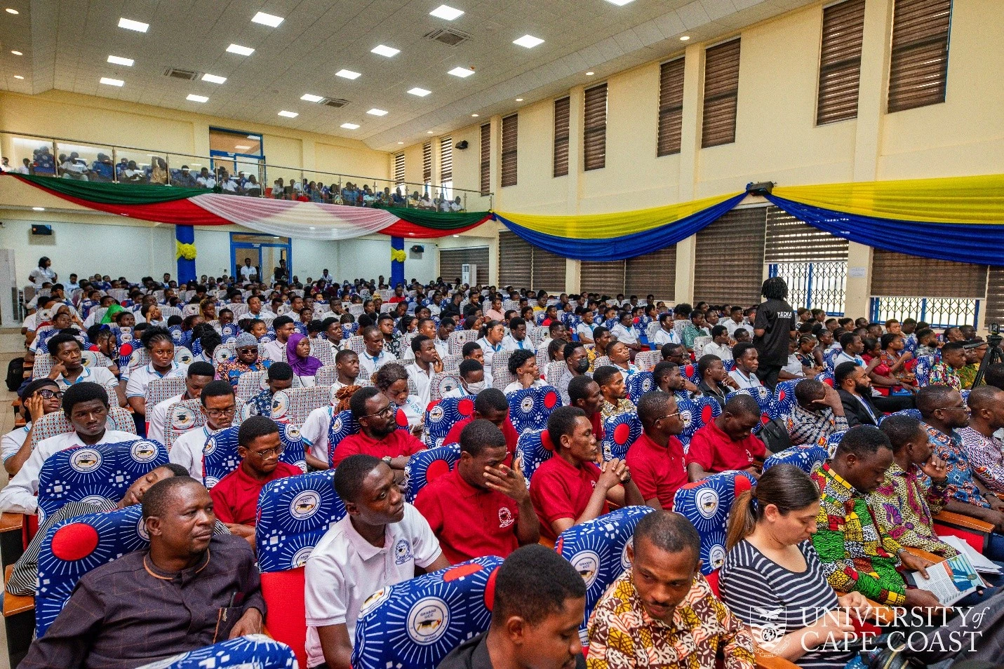 46 Students of School of Economics Receive Dean’s Award